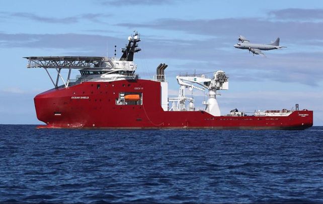 Aviones y embarcaciones están involucradas en el intento de hallar alguna evidencia física del avión.
