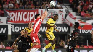 Estudiantes y Boca igualan 0 a 0 y faltan 63 minutos. Newells mira por TV un partido que le interesa muchísimo.