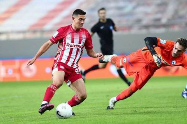 Lovera se fue de Central a Olympiacos de Grecia, pero después fue cedido a varios clubes, entre ellos Racing.