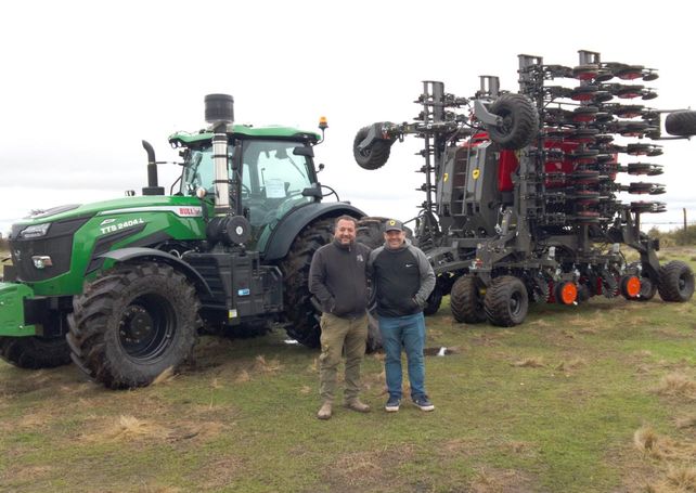 Sembradora con tractor de regalo: Indecar hizo efectiva su oferta más llamativa del año