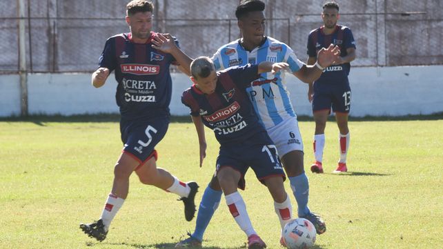 La tiene atada. Santiago Flores estará entre los suplentes ante los azzurros.&nbsp; El juvenil no pudo jugar con el extécnico y Rubinich lo convocó.&nbsp; &nbsp; 