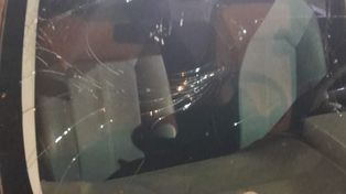Apedrearon a los conductores de cinco vehículos en Circunvalación Oeste: las imágenes