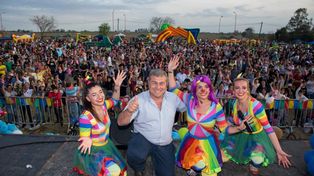 Timbúes. El presidente comunal, Antonio Fiorenza, participó de los festejos por el Día de la Infancia.