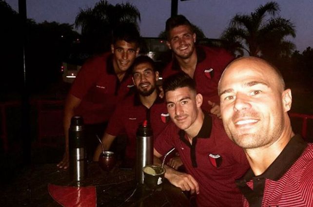 Así combaten el calor los jugadores de Colón en Paraná