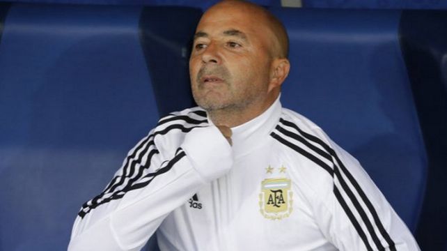 Sampaoli pidió reunirse con Tapia después de sus vacaciones Sampaoli pidió reunirse con Tapia después de sus vacaciones