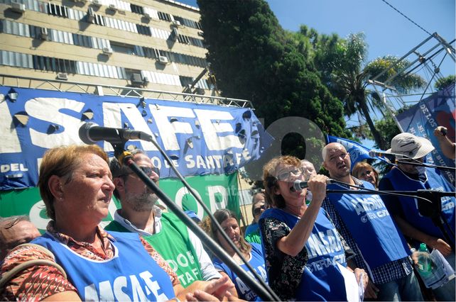 Los docentes están de paro y la próxima semana serían convocados a una nueva reunión