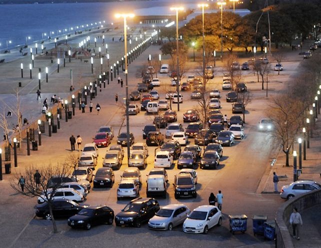A metros de las escalinatas se habilitarán 110 boxes y se cobrará la tarifa de estacionamiento medido. Lo recaudado financiará las instalaciones y actividades de la Fundación Parque España.  (foto: Silvina Salinas)
