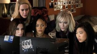 En “Oceans 8”, Sandra Bullock lidera un grupo de estafadoras. La película llegó este mes a Netflix
