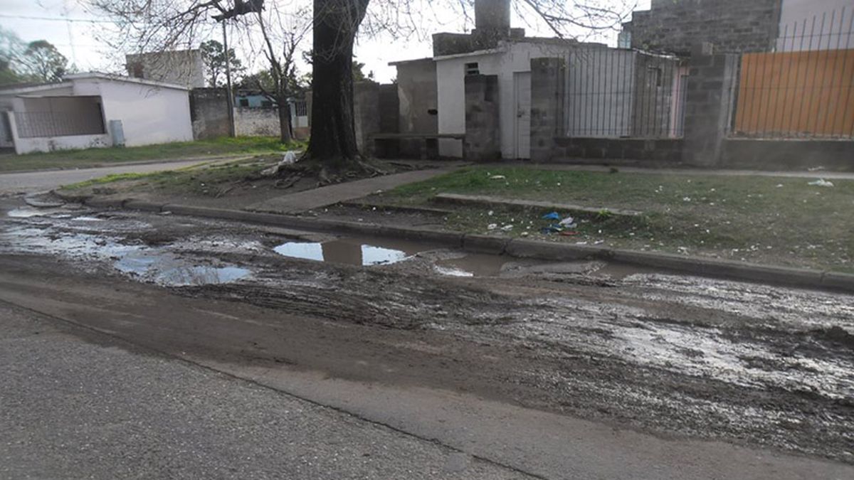 Vecinos se quejan por el mal estado de las calles, en barrio Lopez Jordán