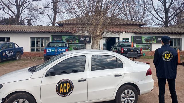 Diez policías santafesinos quedaron detenidos por diversos delitos
