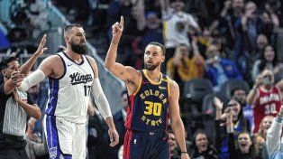 Curry agigantó su leyenda al llegar a 4.000 triples convertidos