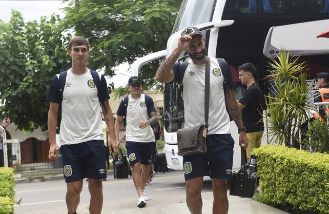 Juan Cruz Komar se mete al equipo en lugar del lesionado Martínez. Es central pero irá como lateral.