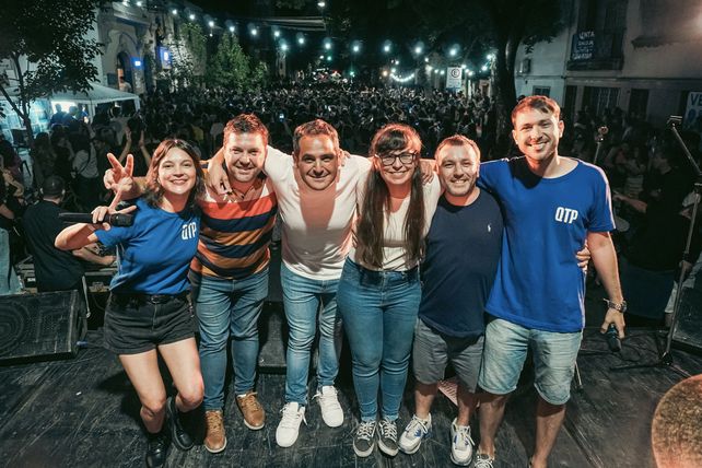 Los dirigentes de QTP y otras facciones convocaron a una multitud de más de 4.000 personas en el evento de renovación peronista en Pichincha.