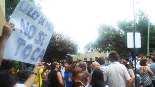 Masiva marcha de santafesinos en apoyo a la Ley de medios y la Afsca