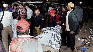 Las desgarradoras imágenes del atentado que sacudió a Pakistán