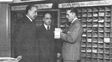 El ex Jefe Político de Rosario, Néstor M. Fernández (izq.) junto a Antonio Herrero y Sislan Rodríguez, del Museo Vucetich y de la Universidad Nacional de La Plata, en una foto publicada el 28 de agosto de 1941.
