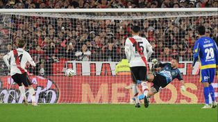 Facundo Colidio marca el segundo penal que le dieron a River y lo pone en ventaja ante Central.&nbsp;