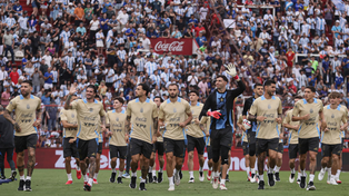 La selección argentina trota antes del amistoso. Los que jugaron de titular contra Uruguay no formaron parte del mismo.