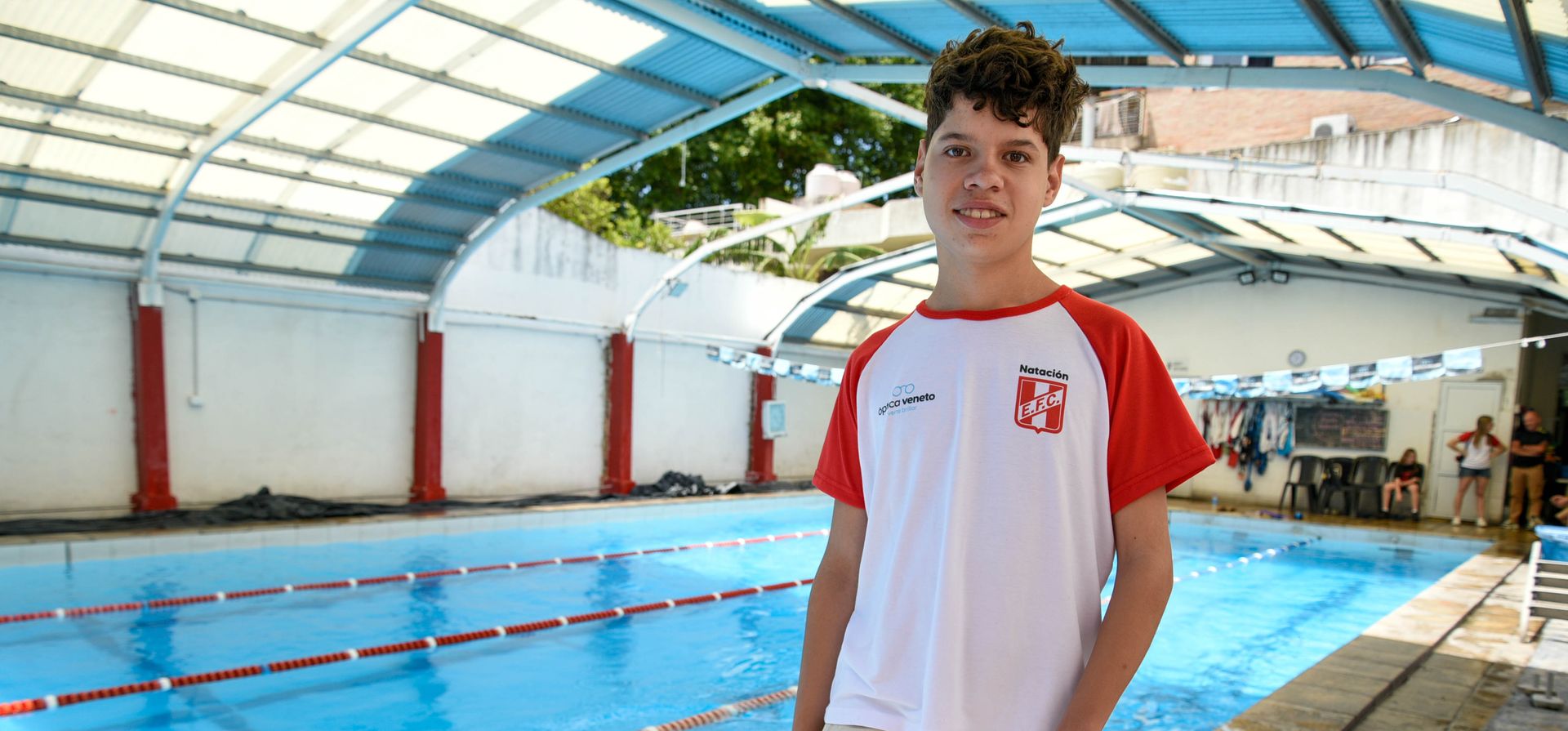Felipe, el chico del agua que desafía los obstáculos