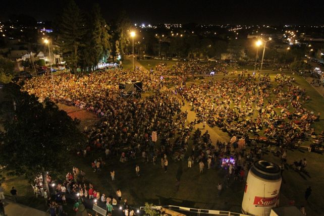 Miles de personas asistieron anoche al Festival de Guadalupe