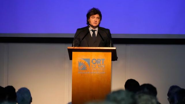 El discurso del presidente Javier Milei se vuelve más mesiánico y dogmático pero en la práctica habilita giros en la política y en la economía.&nbsp;