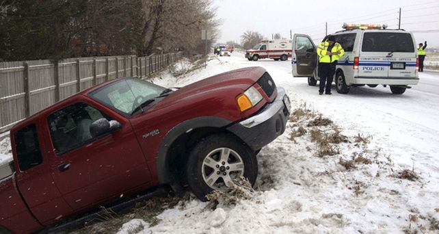 Dos muertos y autopistas complicadas por tormentas de nieve en EEUU