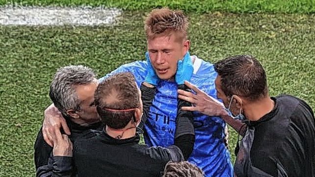 El belga Kevin De Bruyne sufrió una doble fractura en su rostro ante Chelsea en la final de la Champions League.&nbsp;