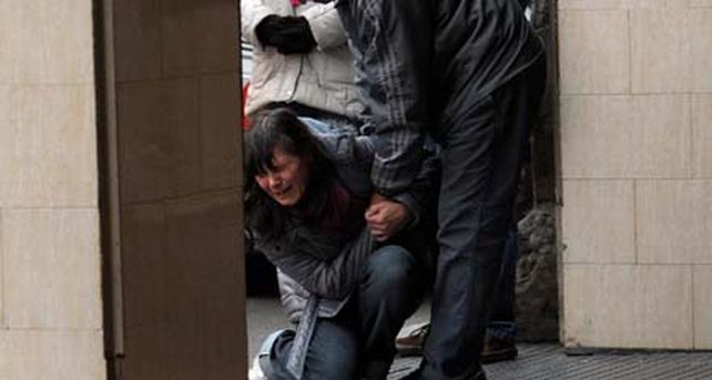 Un joven muri&oacute; por un tiro de un polic&iacute;a que corr&iacute;a a otros chicos