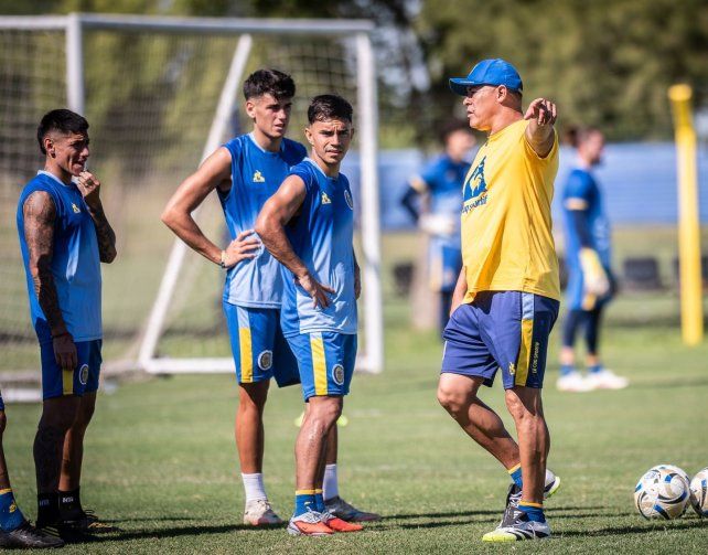 El técnico de Central tuvo poco tiempo para entrenar entre el partido con Belgrano y el que viene contra Racing y trató de enfocarse en lo que el equipo hizo mal el sábado.