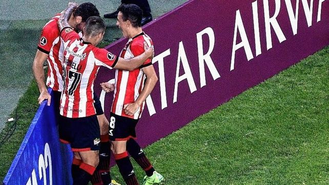 Estudiantes ganó de local y avanzó.