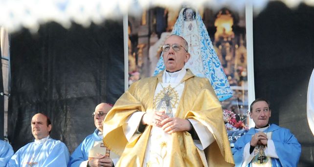 Ante una multitud congregada en Luj&aacute;n, Bergoglio inst&oacute; a defender la vida desde el seno materno