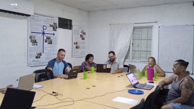 La escuela Pablo del Tarso y la de oficios Enrique Angelelli funcionan en barrio Anacleto Medina de Paraná. Cuentan con sólo 30 socios y la cuota es a voluntad
