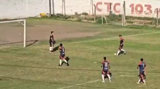Un equipo tucumano se quedó parado en la cancha en protesta por el arbitraje