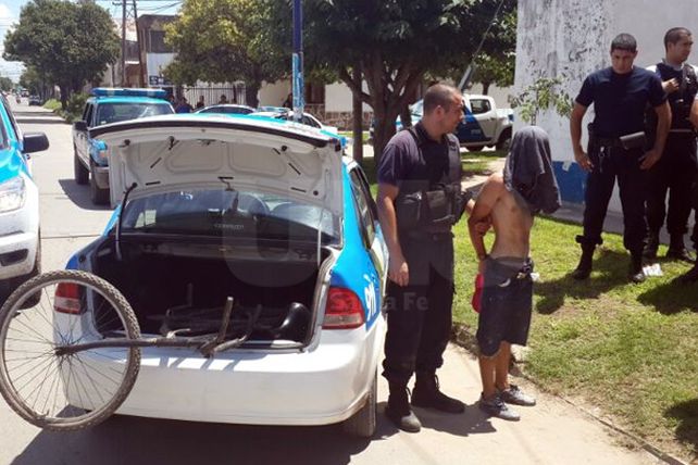 Robó una panadería, escapó en bicicleta y lo arrestaron
