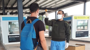 Un control en el puente Guleguaych&uacute;-Fray Bentos.