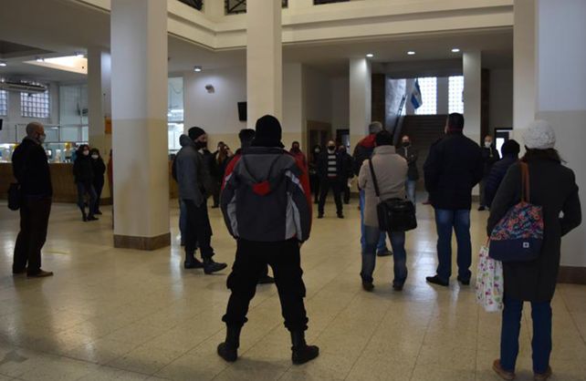 Asamblea de trabajadores en el Palacio Municipal. Foto: Asoem