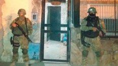 Fueron allanados dos domicilios. Uno en Sanguinetti al 5800 y el otro en Cafferata al 2800, en inmediaciones del Mercado de Productores. Fueron allanados dos domicilios. Uno en Sanguinetti al 5800 y el otro en Cafferata al 2800, en inmediaciones del Mercado de Productores.