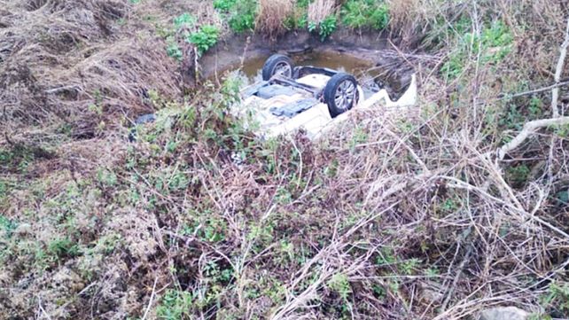 El rodado Citroën C3 quedó volcado completamente