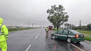El puente Zárate-Brazo Largo está cortado por el temporal.