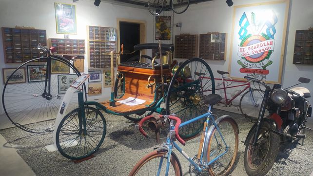 Otro de los atractivos es una réplica del primer automóvil, un Benz de 1886 construido por el mecánico de Sastre, Enrique Camoletto.