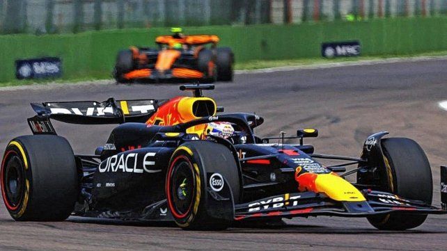 Max Verstappen debió trabajar hasta el final para quedarse con el GP de Fórmula 1 en la Emilia Romagna.