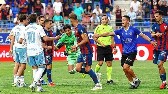 Esteban Andrada en el centro de las críticas por su acción.