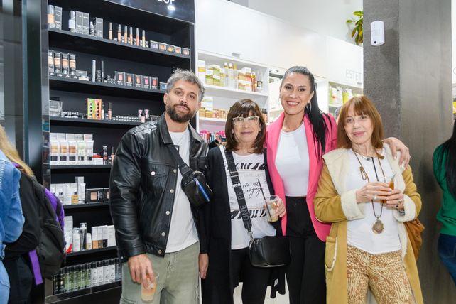 Robert Guida, María Meza, Adriana Zadel y Ana Acerecho