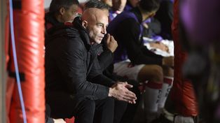 Las últimas imágenes de Sebastián Méndez como DT de Newells. La goleada ante Argentinos le puso punto final al Gallego.