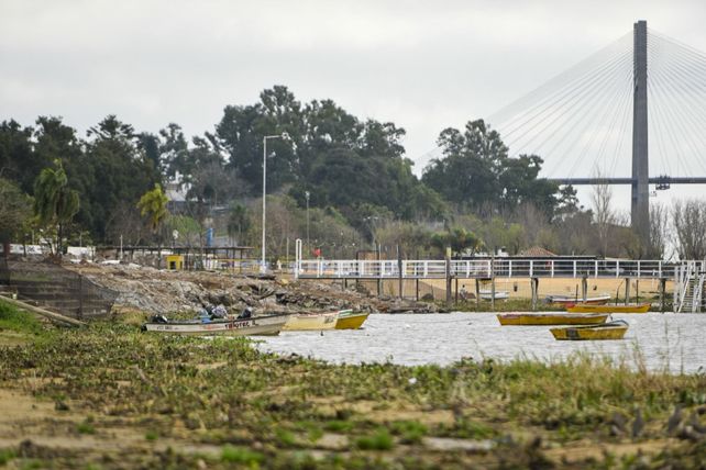 El río Paraná sigue creciendo y piden extremar los cuidados al navegar o usar las playas
