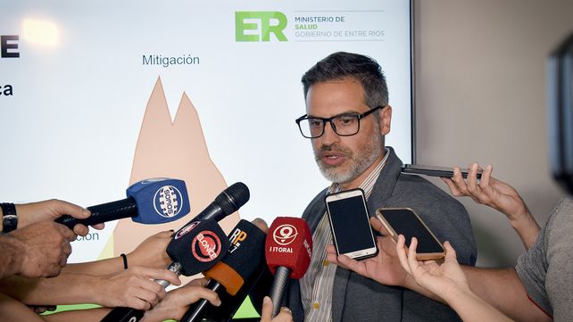 La limpieza de casas y ciudades es el eje de la prevención del dengue. Guillermo Grieve explicó las fases y acciones del gobierno&nbsp; 
