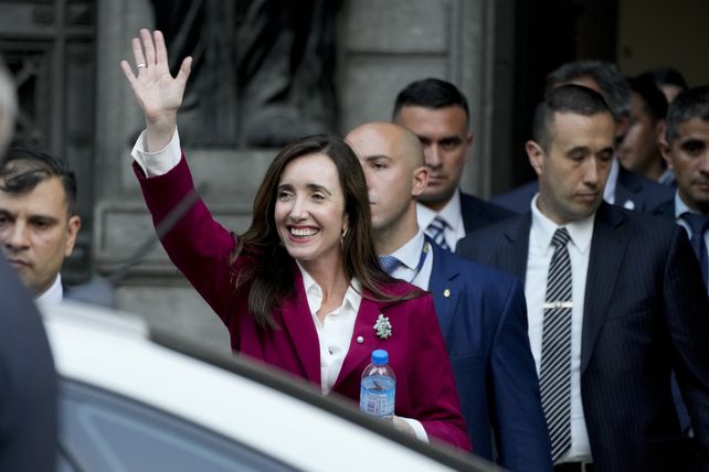 La vicepresidenta electa Victoria Villarruel mantuvo un breve contacto con la prensa tras su reunión con Cristina Fernández de Kirchner.