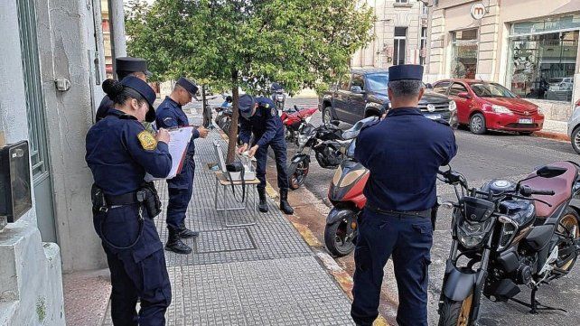 La persona quedó detenida tras intentar robar una moto.