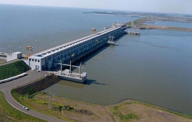 La represa hidroeléctrica de Yacyretá produce actualmente 3.20 megavatios con 20 turbinas.
