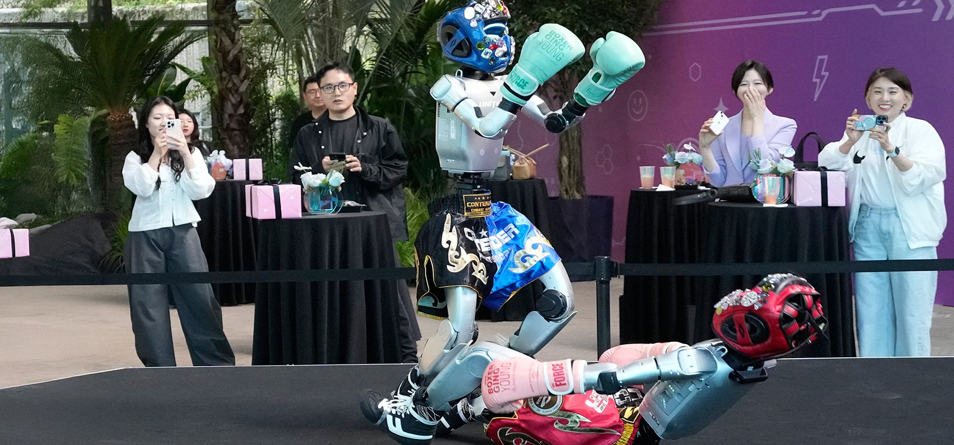 Robots humanoides compiten en una demostración de boxeo durante el día de prensa conmemorativo de la inauguración del Parque de Robots Galaxy en Seúl, Corea del Sur, el viernes 15 de mayo de 2026. (Foto AP/Ahn Young-joon) Robots humanoides compiten en una demostración de boxeo durante el día de prensa conmemorativo de la inauguración del Parque de Robots Galaxy en Seúl, Corea del Sur, el viernes 15 de mayo de 2026. (Foto AP/Ahn Young-joon)